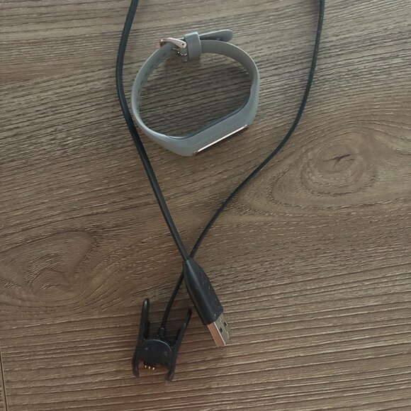 Garmin vívosmart® 4 tracking watch rose gold with gray band - Picture 4 of 5